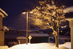 雪の中の灯り