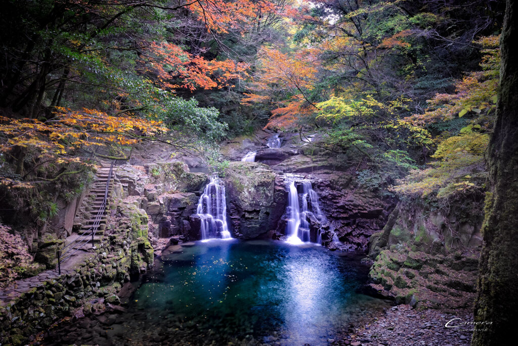 秋色の赤目四十八滝