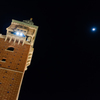 アンデルセン広場からくり時計と月
