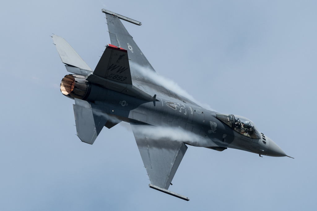岐阜基地航空祭（F-16アクロバットフライト)