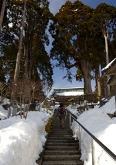雪深き奥院