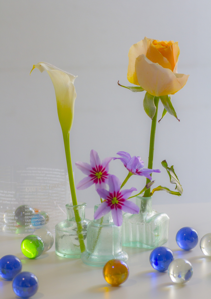 薔薇とカラーとガラス球