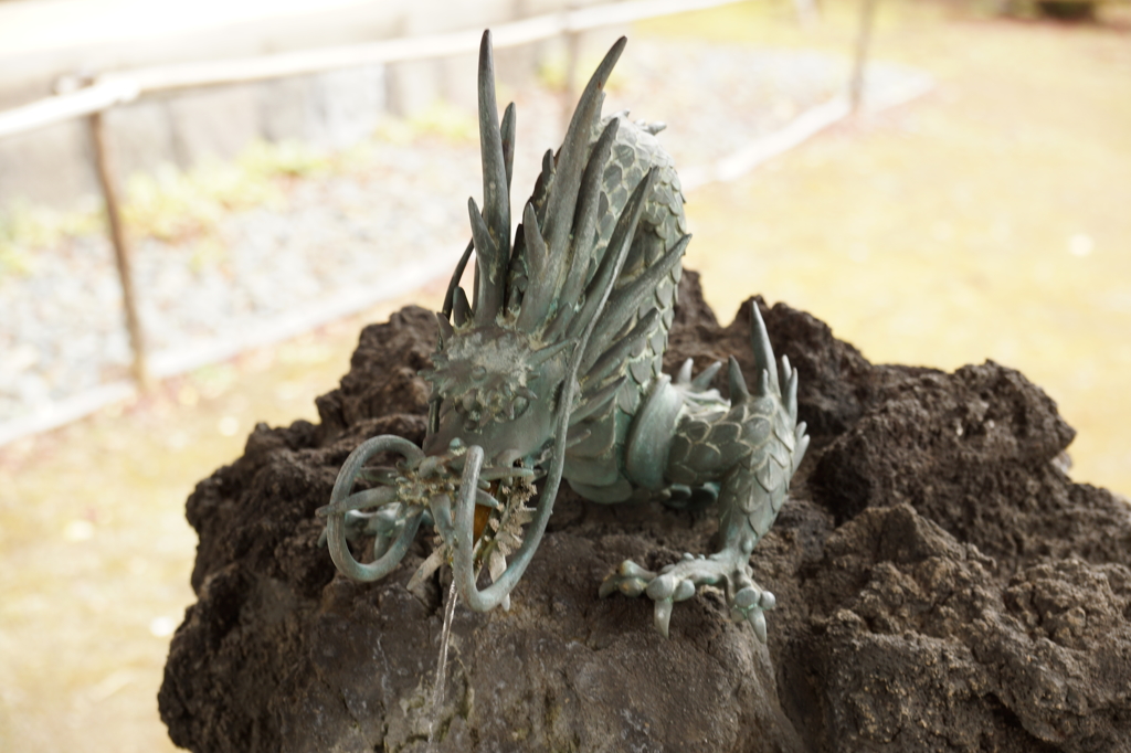 神社にて
