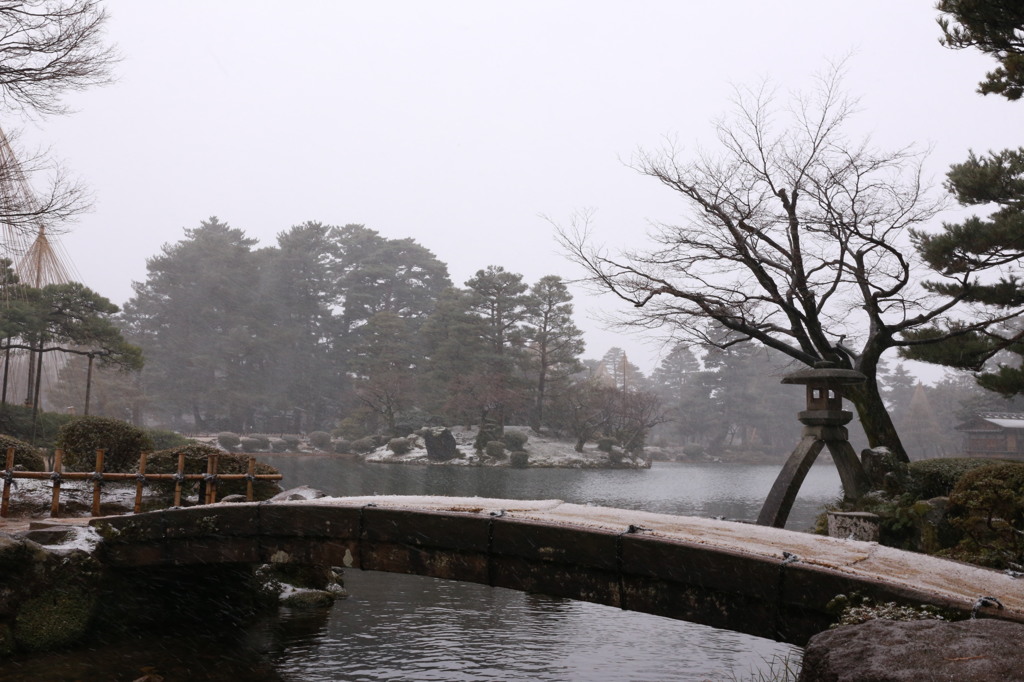 雪中の兼六園5