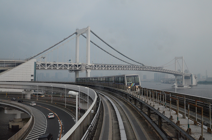 すべてを支える壮大な橋