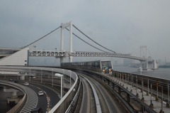 すべてを支える壮大な橋