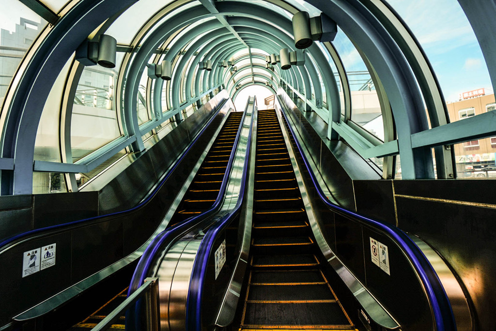 山形駅前　エスカレーター