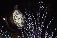 夜が更けていく。