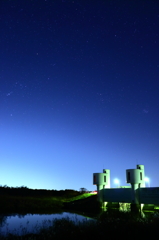 水門と星空。