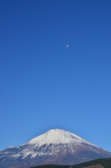 富士山と月