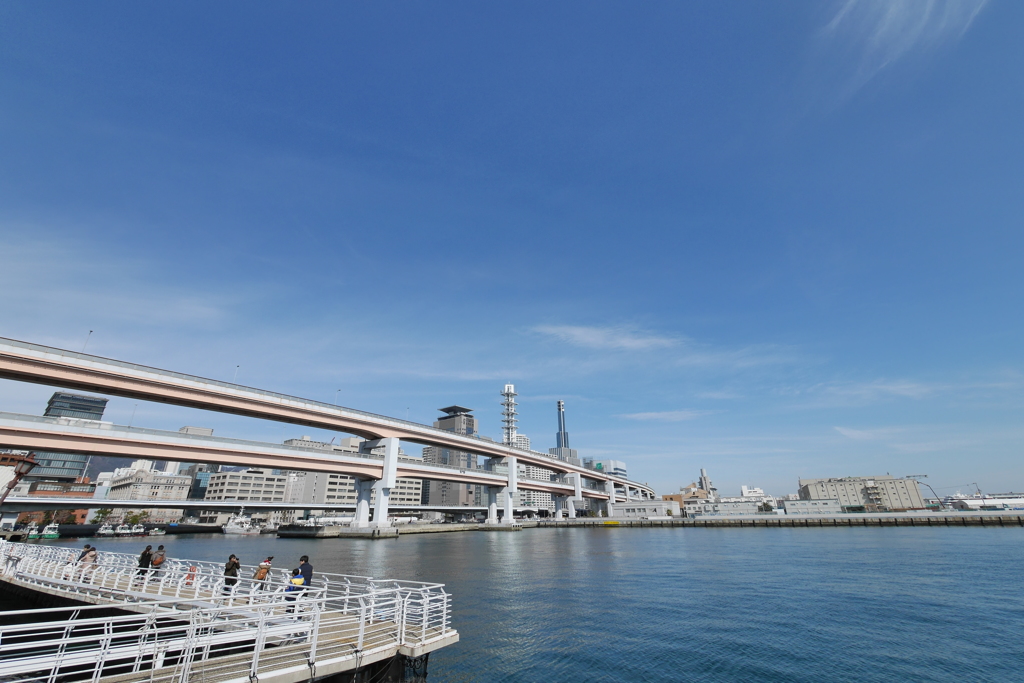 海と空の境は水平線ではなく