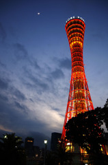 空泳ぐ月港