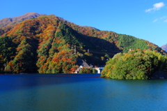 青に挟まれた山