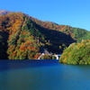 青に挟まれた山