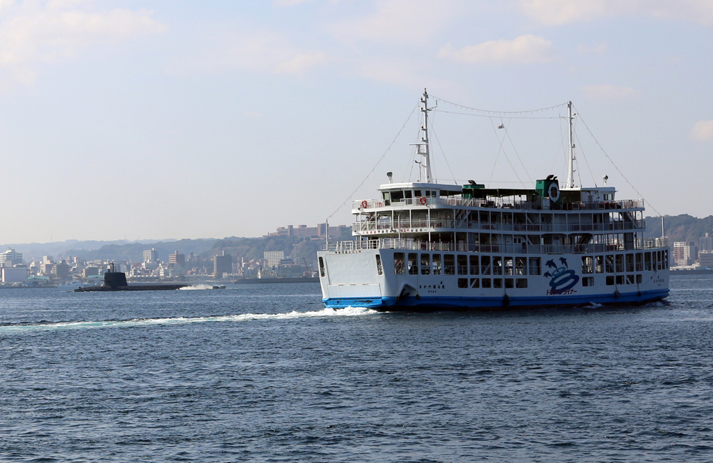 潜水艦とフェリー　ニアミス