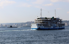 潜水艦とフェリー　ニアミス