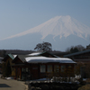 忍野八海から富士山を望む