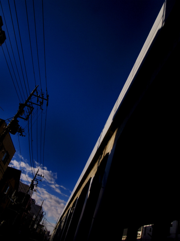 青