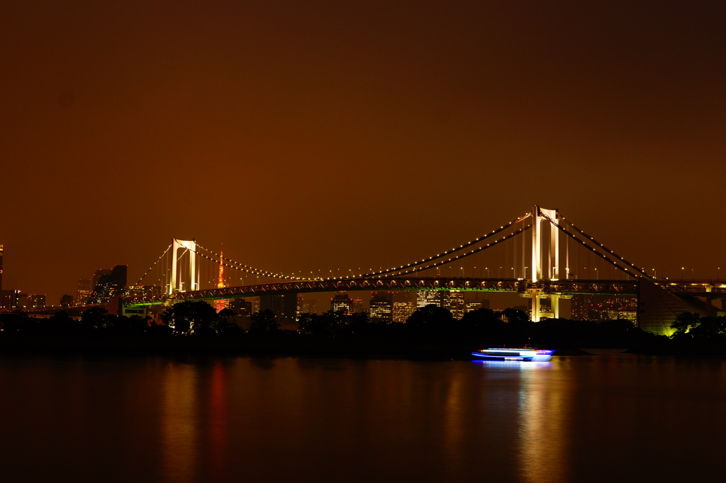東京タワーに灯りがともる頃