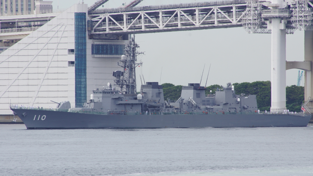 海上自衛隊護衛艦　DD110たかなみ