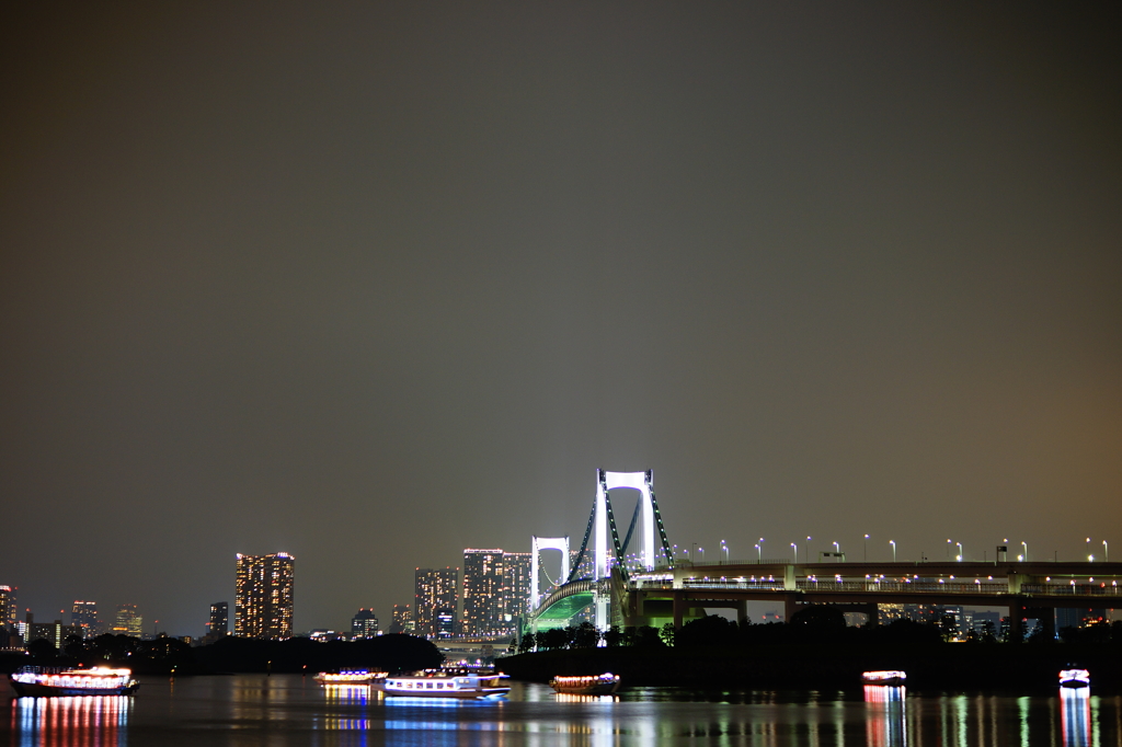 海辺に遊ぶ