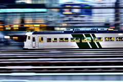 ＪＲ東 185系 浜松町駅通過中