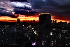 茜色した空