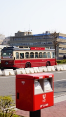 赤いポストとあかいくつ