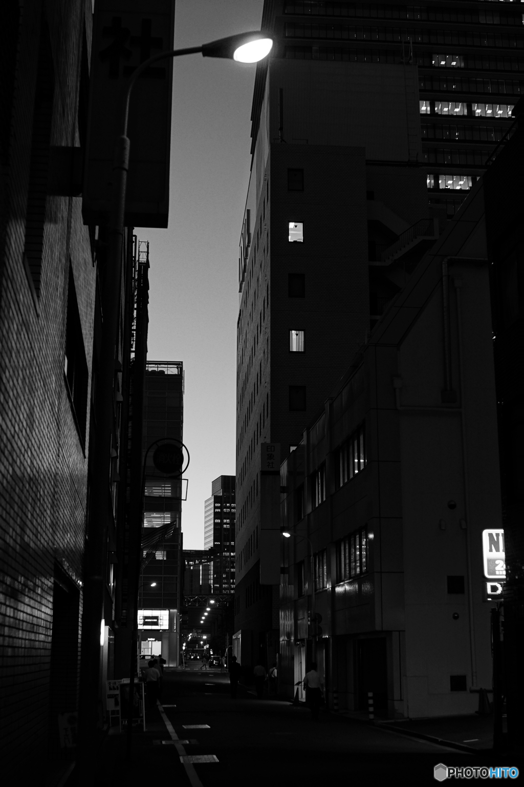 tokyo monochrome# (1564)