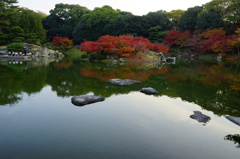 湖面と紅葉