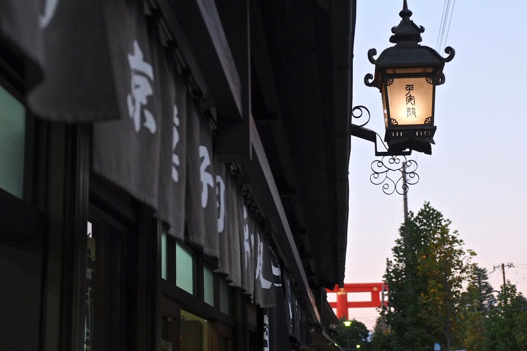 平安神宮　鳥居をのぞむ