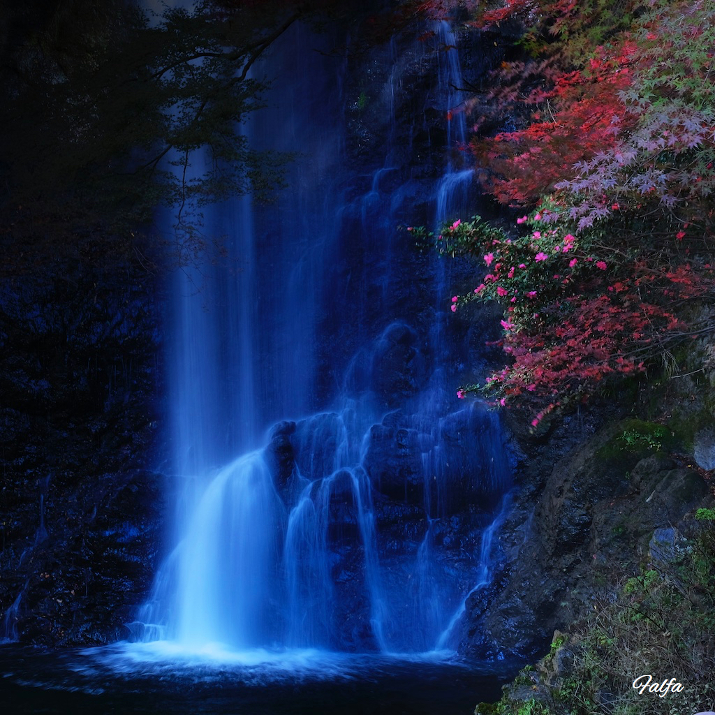 晩秋の滝　