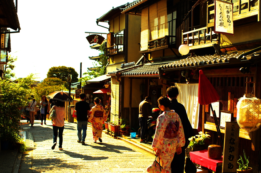昼下がりの京都の街並み