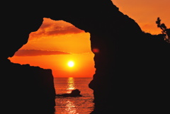 落陽　能登　　機具岩　窓岩