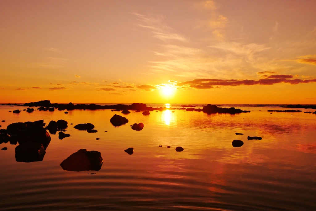 落陽む　能登は上野海岸