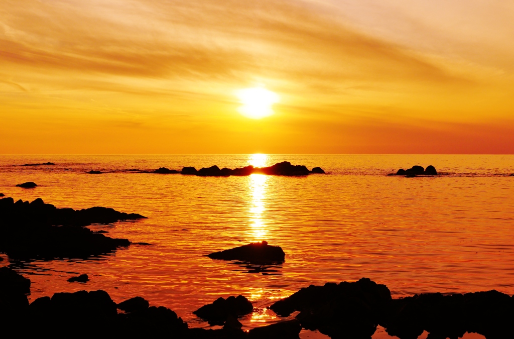 落陽　能登は上野海岸
