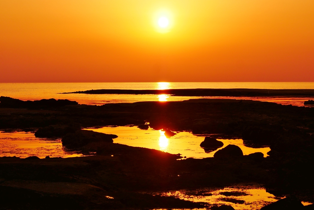 夕景　能登は百浦海岸　　太陽が　４個