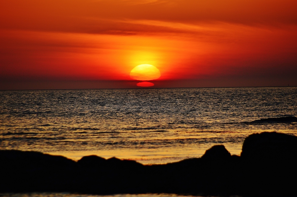 親子夕陽　能登　小浦海岸