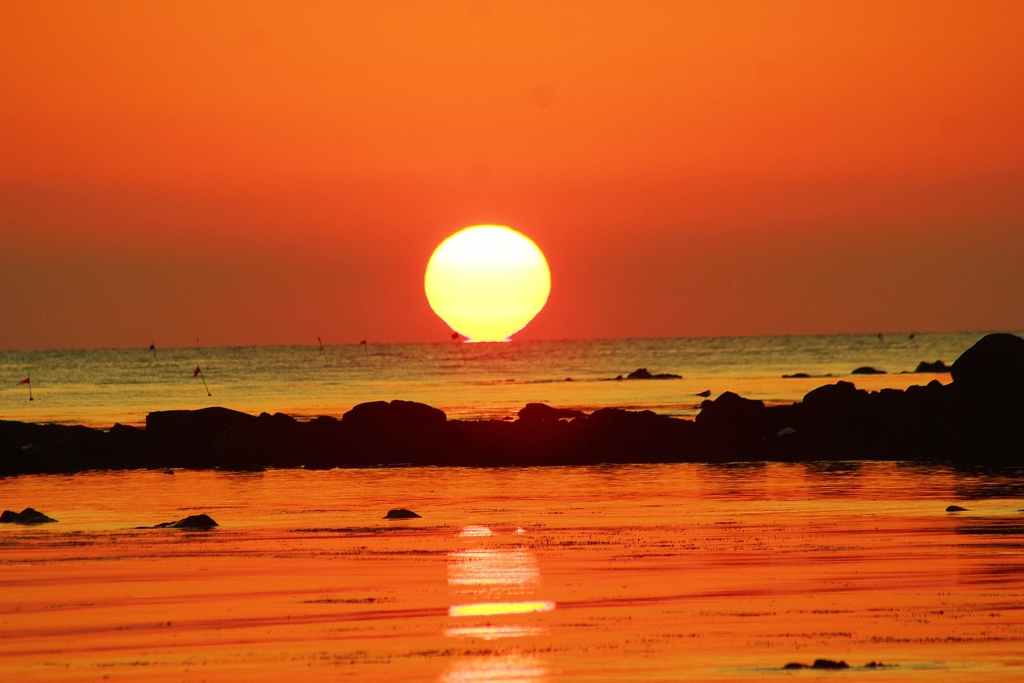 ダルマ夕陽　　能登志賀町百浦海岸