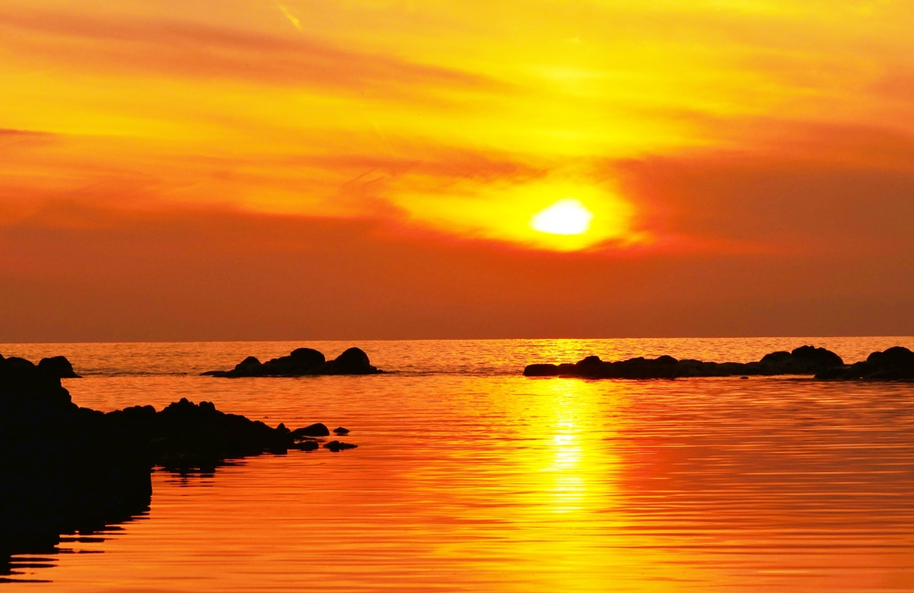 落陽　能登は上野海岸
