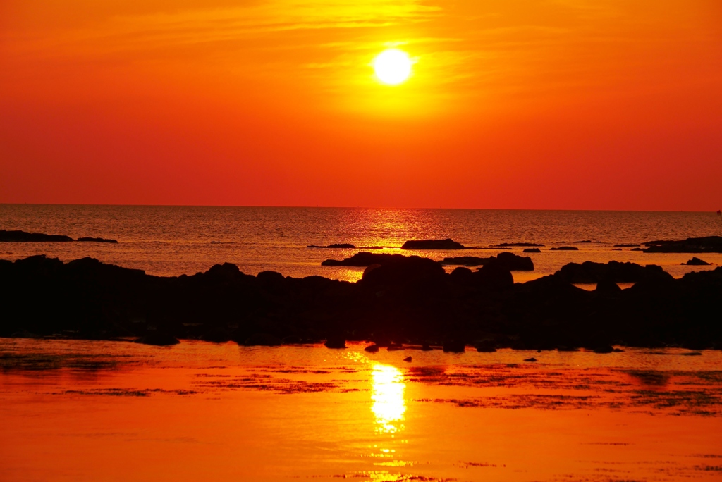 落陽　　初夏の能登上野海岸