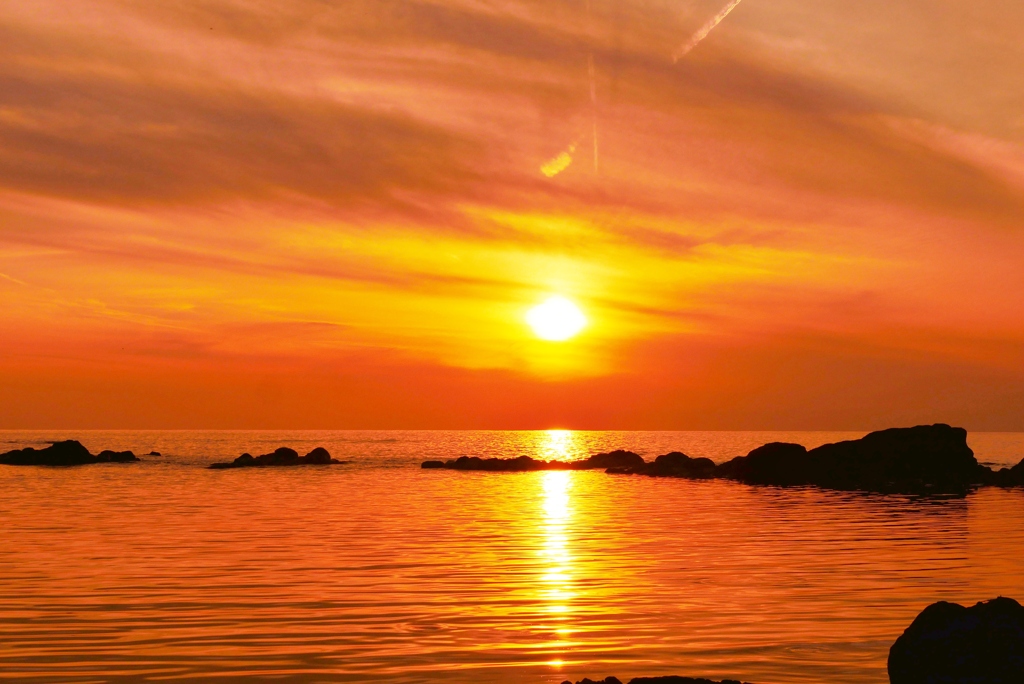 落陽　能登は上野海岸