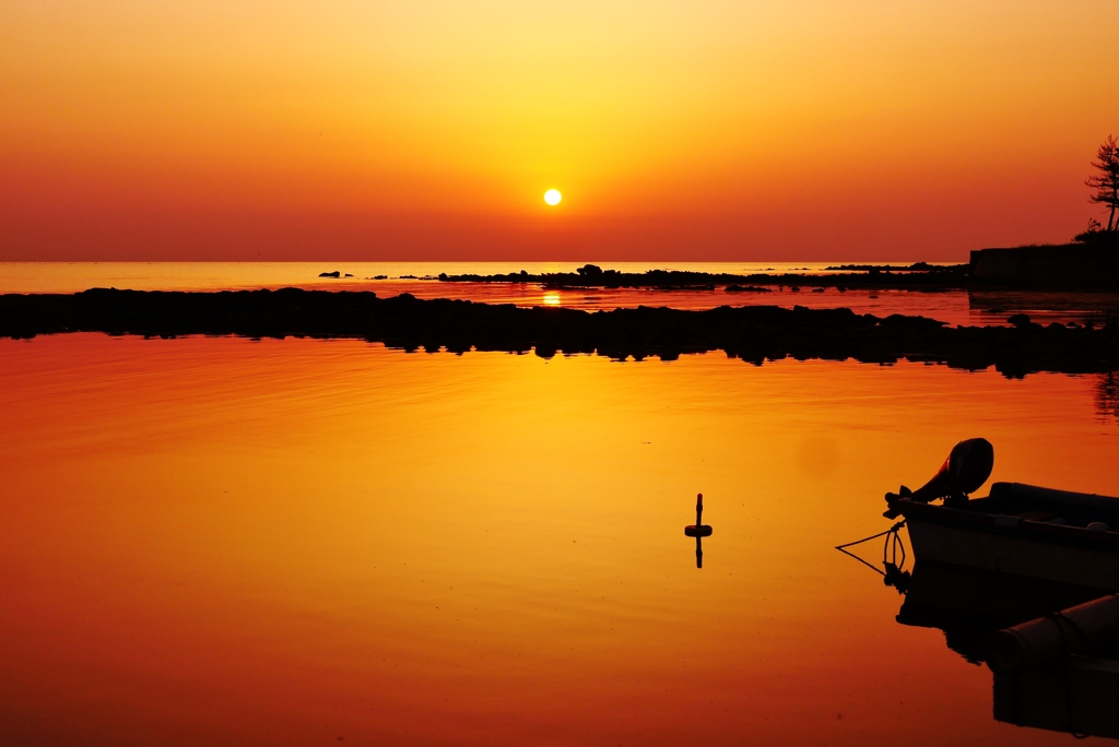 静寂の夕景　能登は百浦海岸