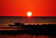 日本海は能登は百浦海岸　　　だるま夕陽