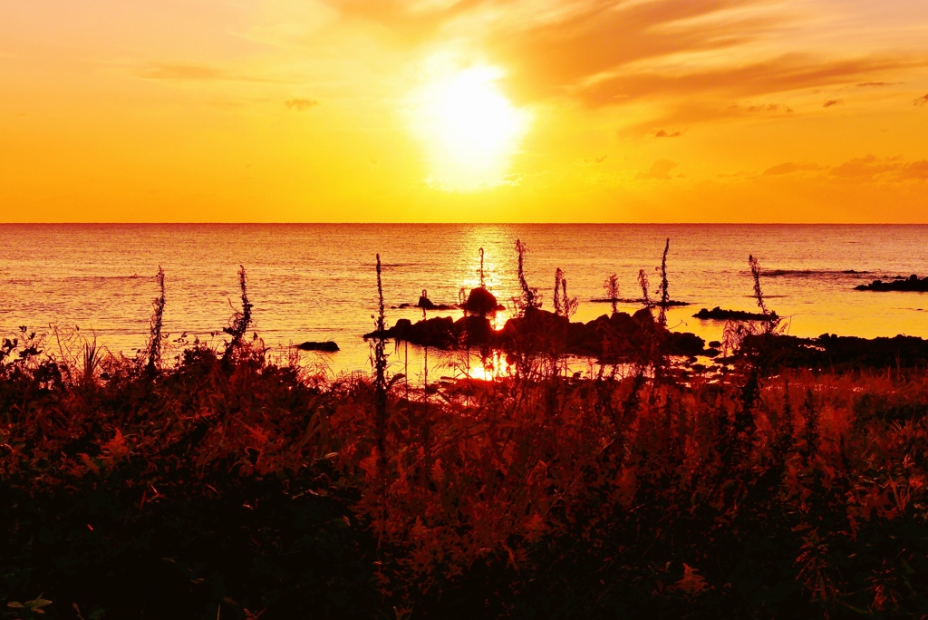 落陽　能登は赤住海岸