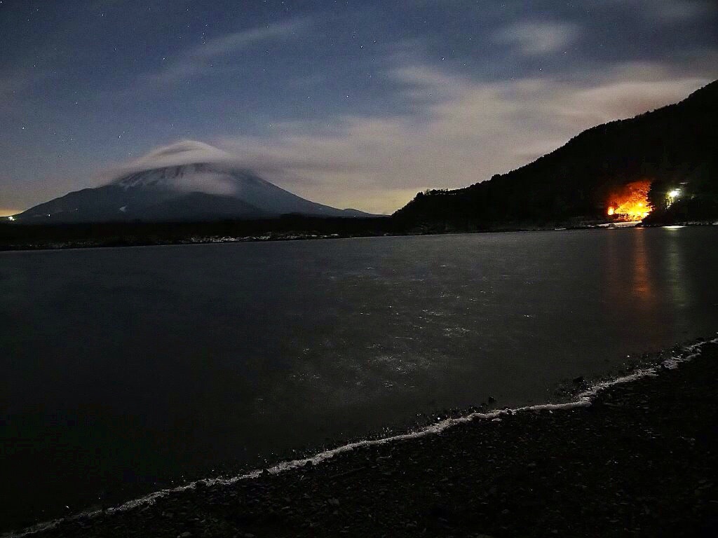 闇夜の精進湖