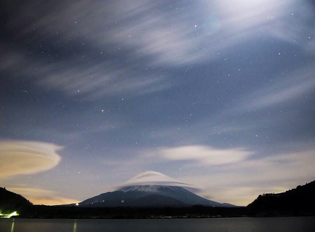 闇夜の笠雲2
