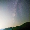 見上げる