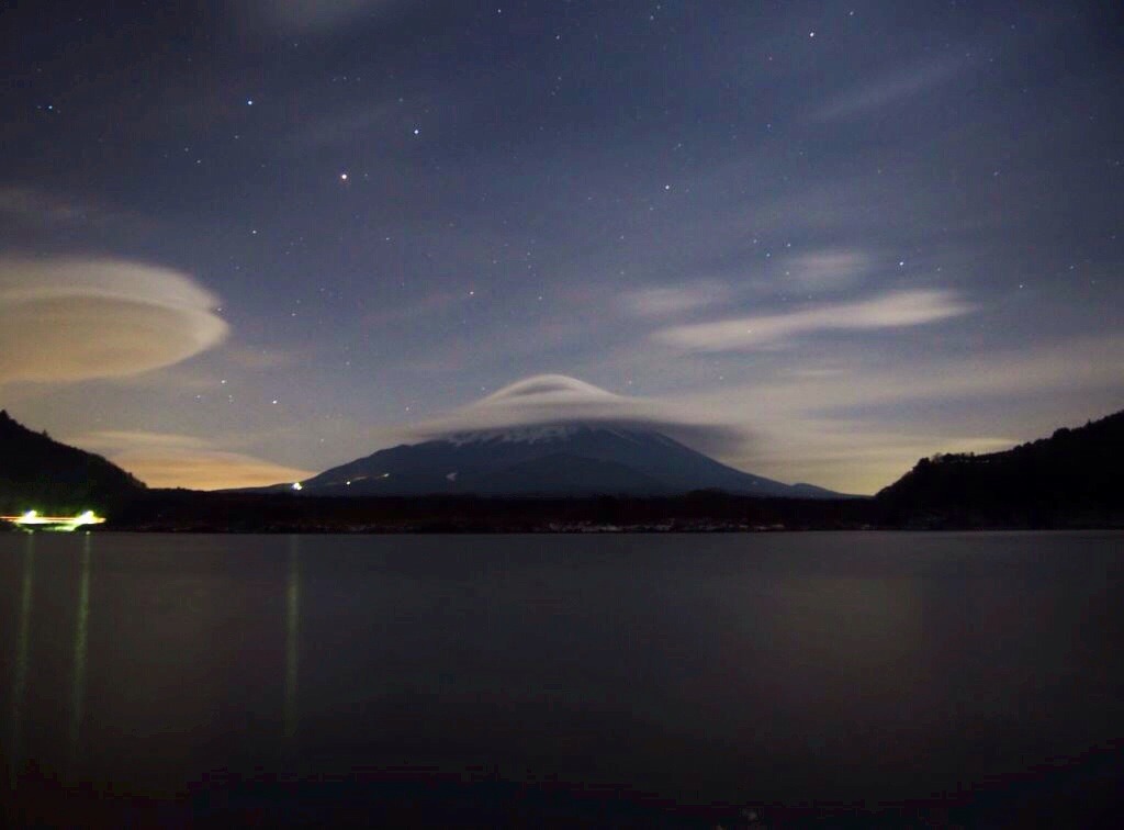 闇夜の笠雲