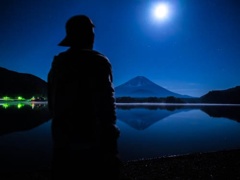 私と精進湖と富士山とお月様